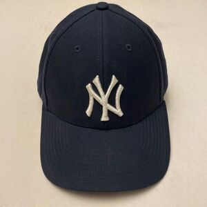 NEW YORK Yankees Genuine Merchandise Black 15%Wool Hat by Twins Enterprise OS